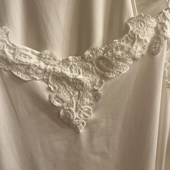 2X~WHITE BLOUSE~ LACE SHOULDERS~NWOT~ - Picture 6 of 9